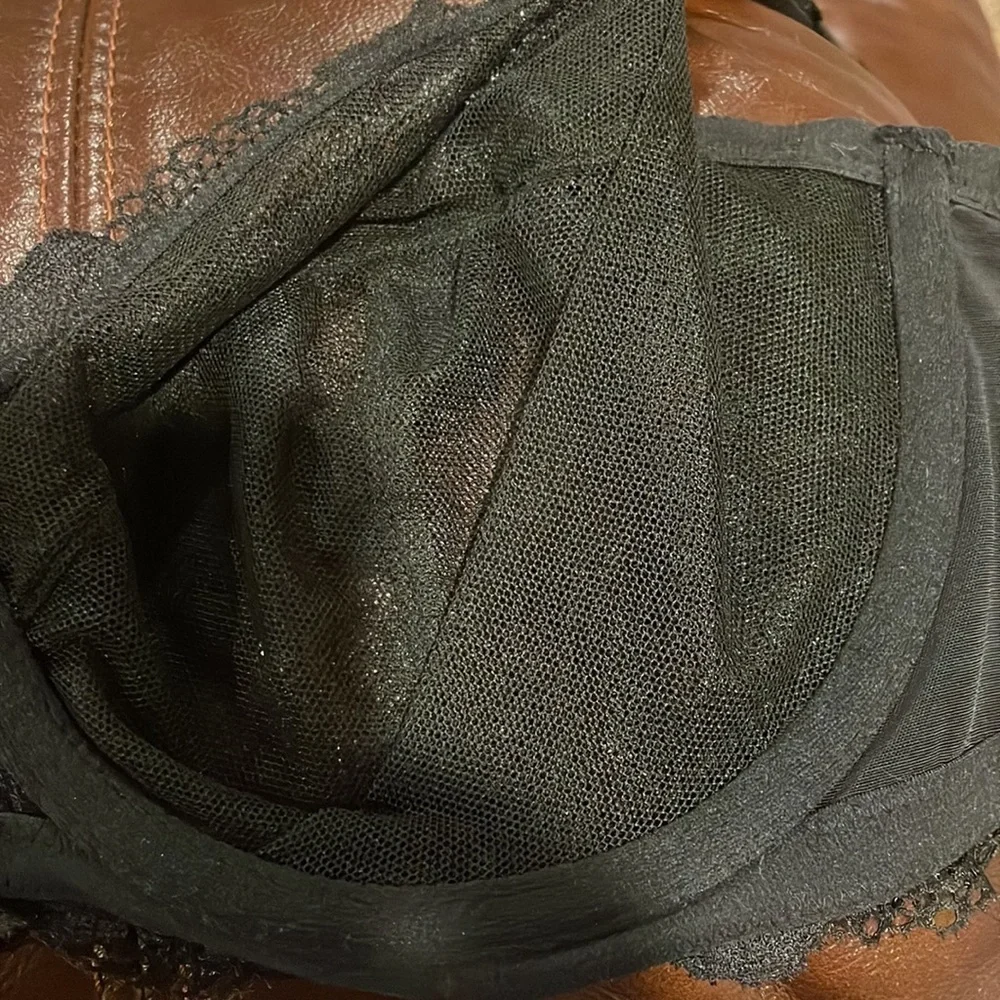 EUC 38D Victoria’s Secret bra - Body by Victoria.​​ - Picture 9 of 9